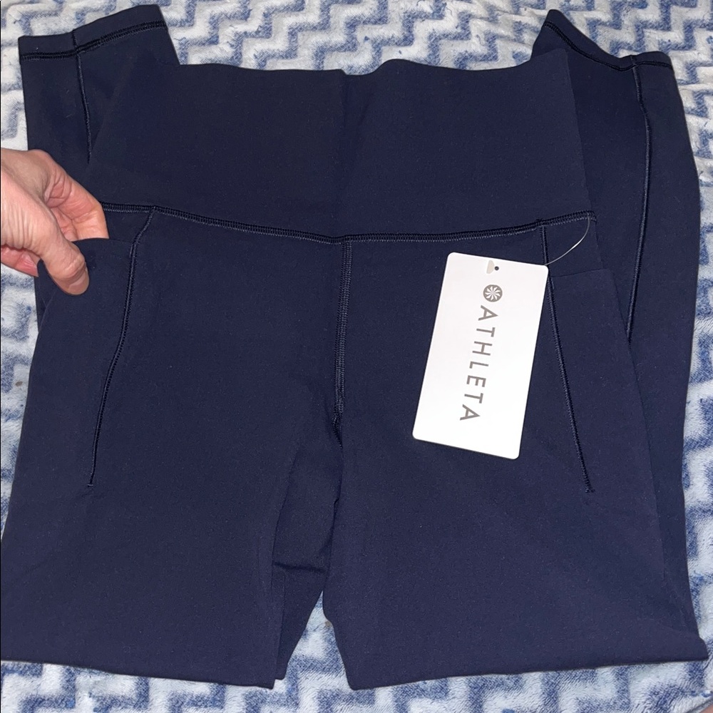 Athleta NWT Salutation 7/8 Legging